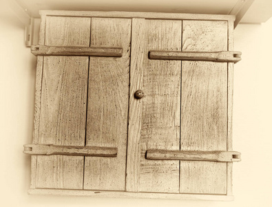 老式棕褐色厨柜背景图片