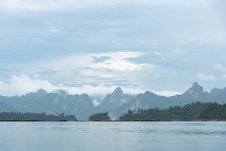 在 Ratchadapha 水坝在素叻他尼的视图