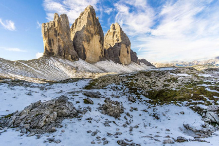 查看在北脸的 Tre 犯罪 di Lavaredo 中白云岩意大利