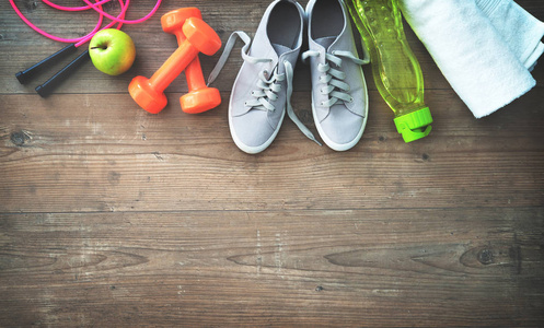 健身器材 健康食品 运动鞋 矿泉水瓶和本