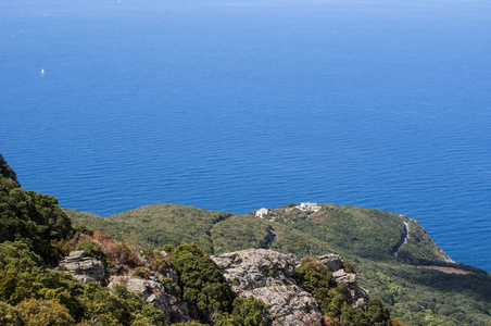 科西嘉 地中海 地中海游击队和帽科西嘉，以其野生的风光而著名的法国岛的北部半岛西侧曲折路