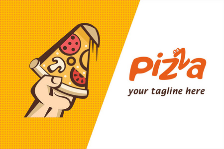 一片热披萨蘑菇 香肠 西红柿和奶酪在手中。矢量图，在咖啡厅比萨店的卡通风格徽标