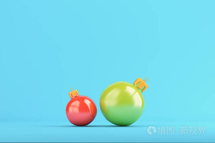 亮蓝色背景上的两个圣诞球