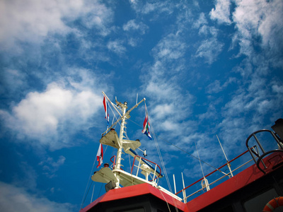 荷兰装饰渔船在港口