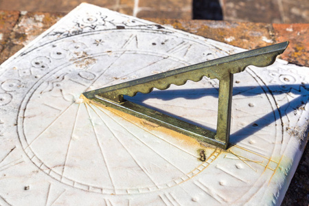 远古时代的日晷在埃武拉