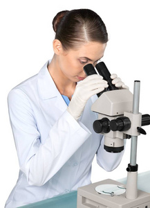 科学家使用显微镜