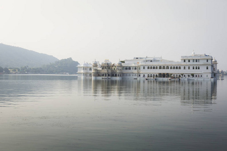 上湖皮丘拉在乌代布尔，拉贾斯坦邦，印度的泰姬陵湖宫