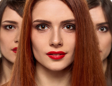 头挨头三个女人图片