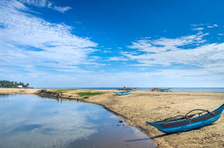 斯里兰卡海滩。希卡杜瓦