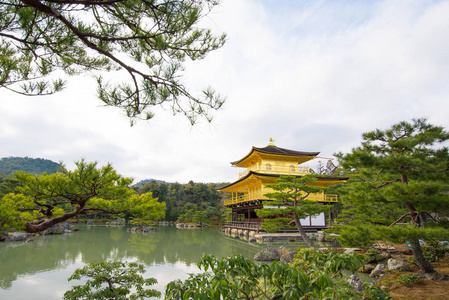 冬季金阁寺或金庙, 日本京都