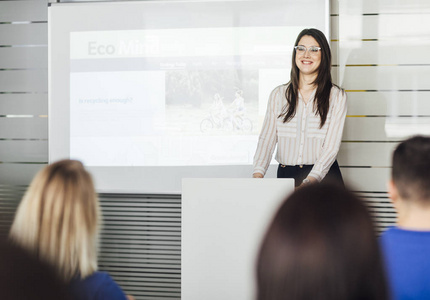 女人的教育家制作演示文稿图片