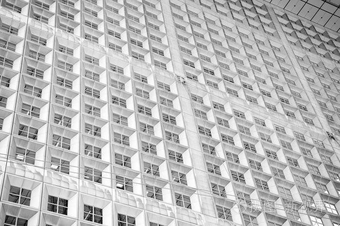 对玻璃的钢蓝色背景全景和透视图广角视图