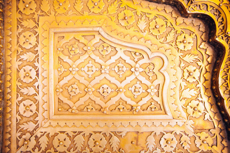 斋浦尔市宫的旧金色的大门