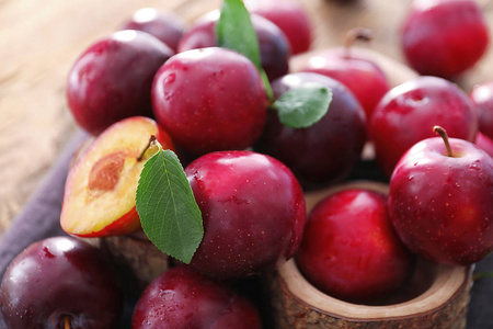 新鲜梅子图片-新鲜梅子素材-新鲜梅子插画-摄图新视界