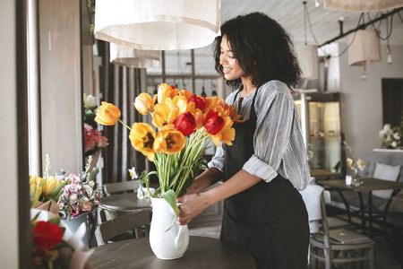 鲜花花束花瓶图片-鲜花花束花瓶素材-鲜花花束花瓶插画-摄图新视界