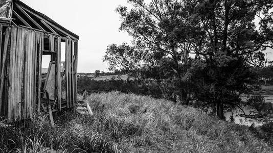 昆士兰废弃的内陆农业棚图片
