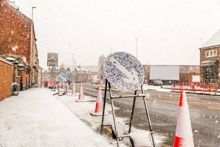 大雪覆盖了英格兰的街道