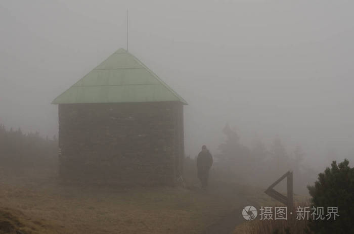 杰莱尼斯图丹卡, 捷克杰耶尼基, 带着蒸汽小屋的山寨春天