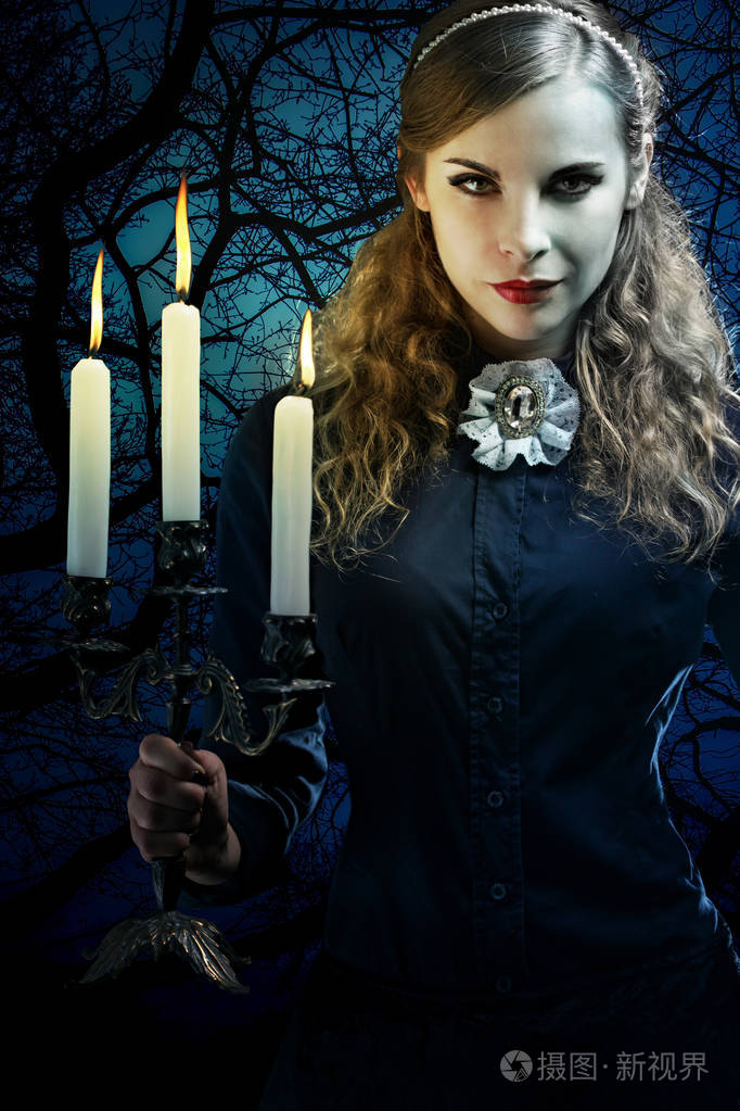 巫婆在哥特式的衣服照片-正版商用图片0zeile-摄图新视界