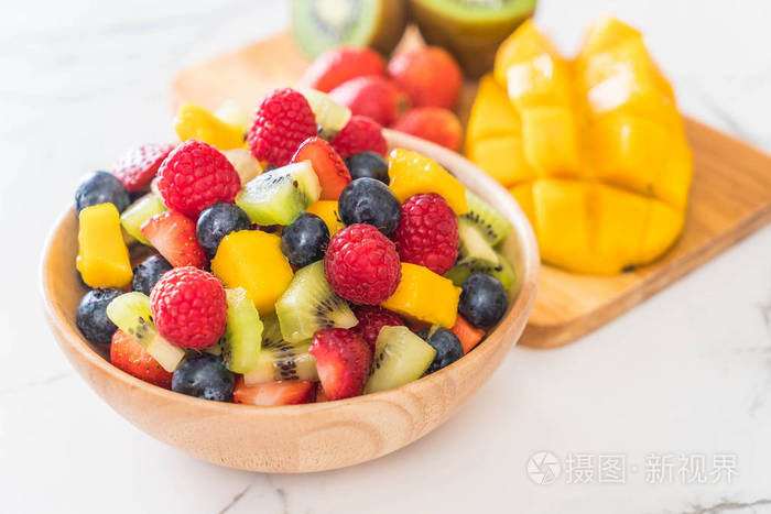 混合新鲜水果草莓覆盆子蓝莓猕猴桃莽