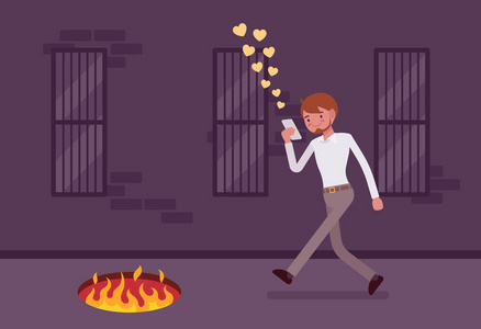 无忧无虑的年轻男子走带手机,在前面的火坑照片