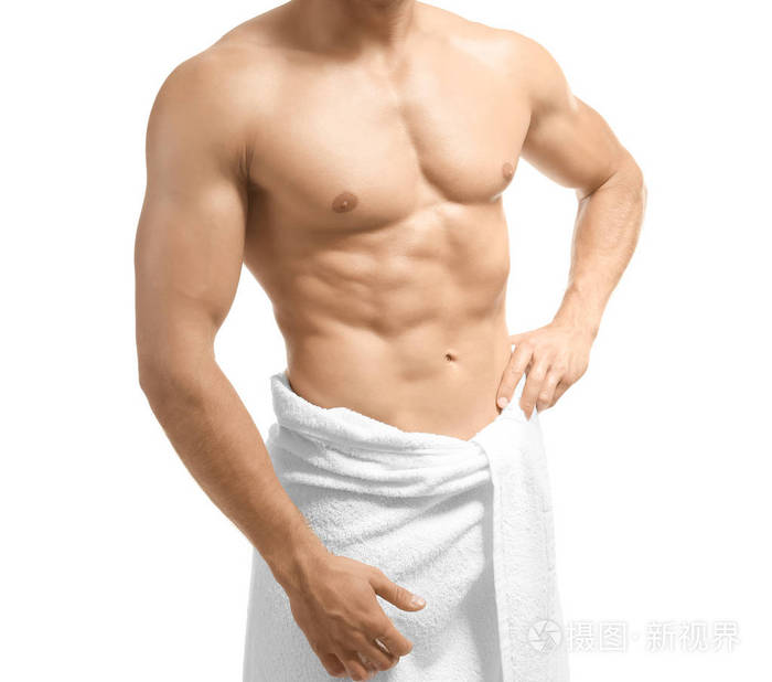 肌肉男子裹在毛巾, 白色背景