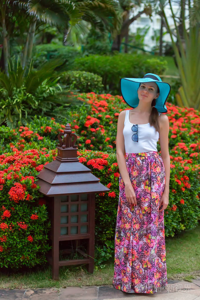 一个女人在海南三亚