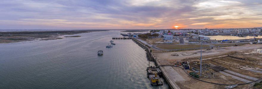 Olhao 造船厂，到河口福尔摩沙自然公园和 Armona 岛海滨日落空中全景海景视图