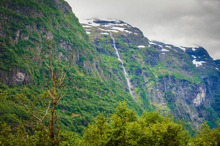 瀑布 innorwegian 山