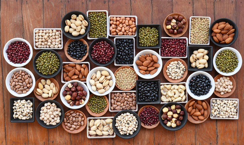 鹰嘴豆, 豌豆的分类豆类 食品各种各样的豆类, 谷物和种子鹰嘴豆深色