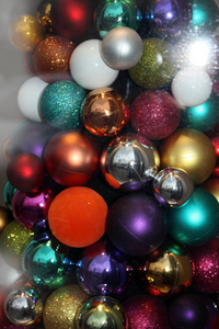 圣诞背景与彩色球