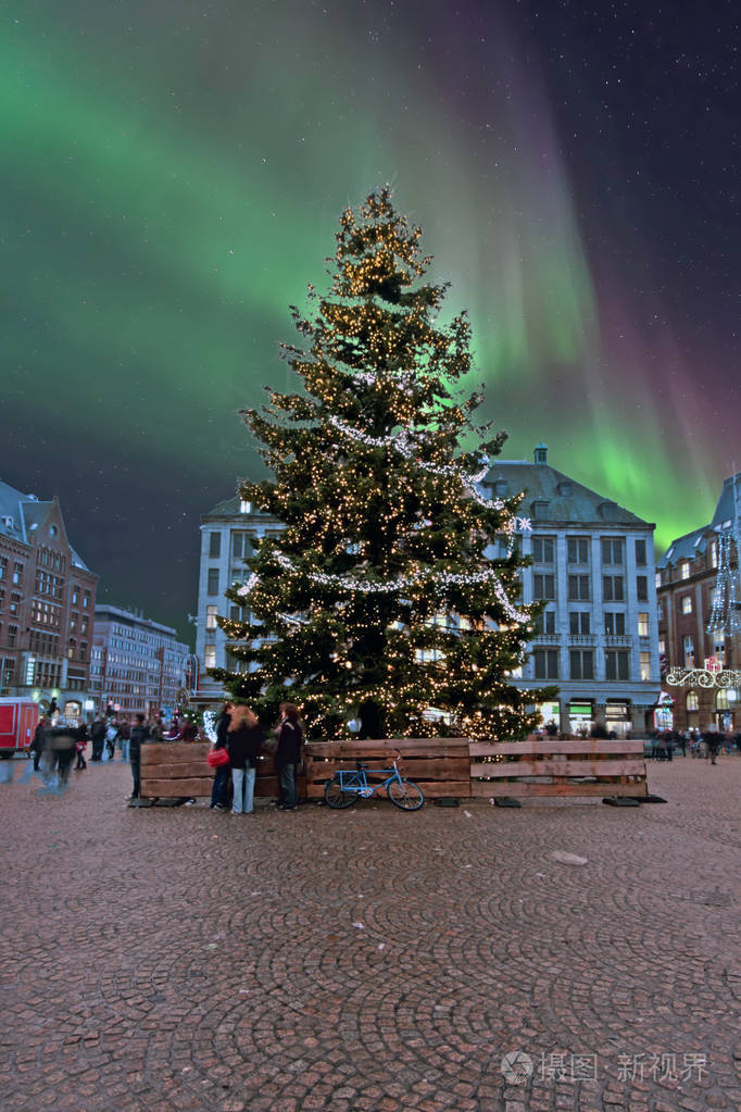圣诞节在阿姆斯特丹th彩色的城市灯火的坝上