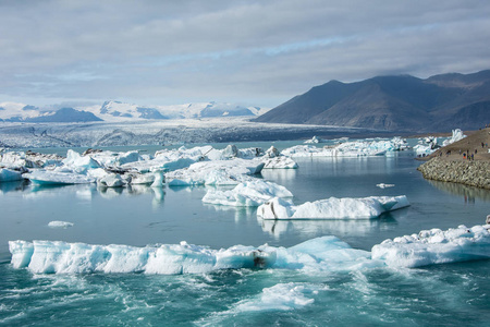 在 Jokulsarlon 冰河泻湖，冰岛冰