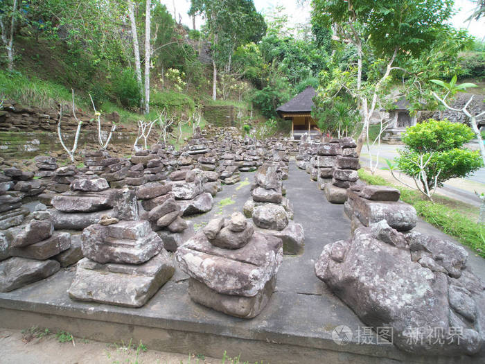 用于在巴厘岛 Goa gajah 的古寺庙的石头