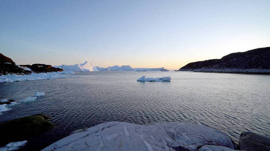 在格陵兰岛北极海洋上的冰山