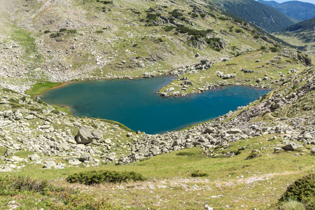 令人惊奇 Argirovo 景观湖附近 Dzhano 峰值，皮林山