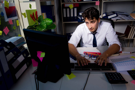 办公室杂乱图片