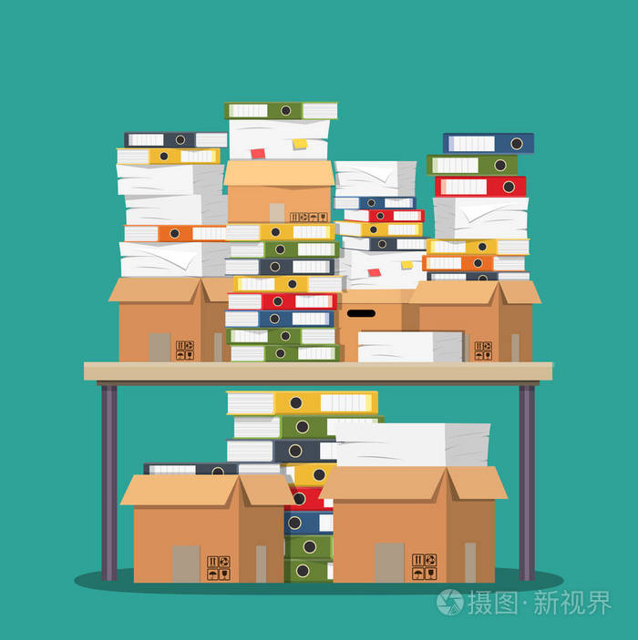 堆纸质文档和桌上的文件文件夹