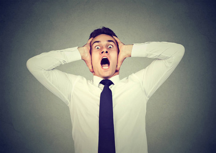 男人害怕的图片