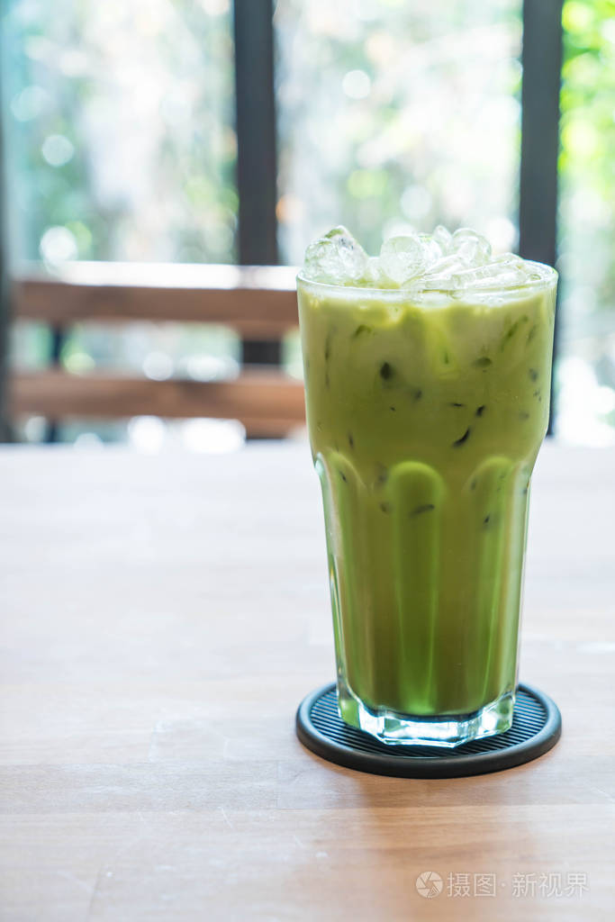 冰的绿茶拿铁咖啡