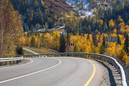 阿尔泰山和丘亚公路图片