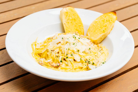 意大利面条或面食 carbonara