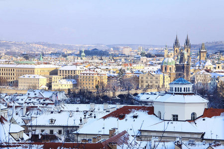 圣诞浪漫雪布拉格市，捷克共和国