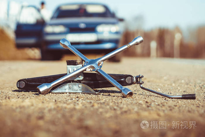 车在路上抛锚