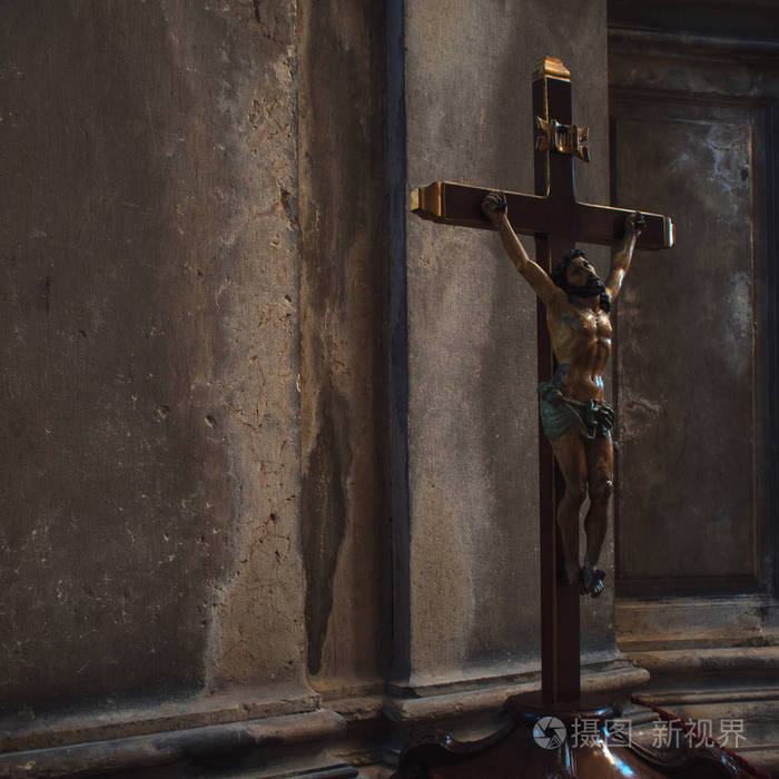 耶稣被钉十字架在意大利教会内部