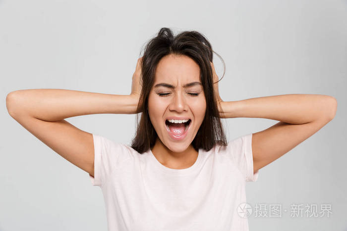 关站恼火恼火亚洲女人的画像