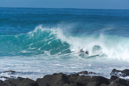 波涛汹涌的海图片