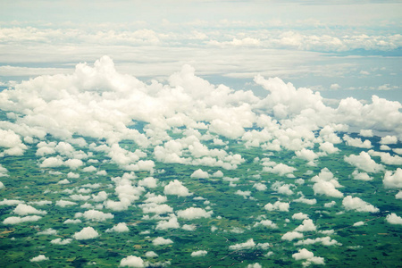 缅甸从飞机 云 土地 河流 建筑景观的鸟瞰图