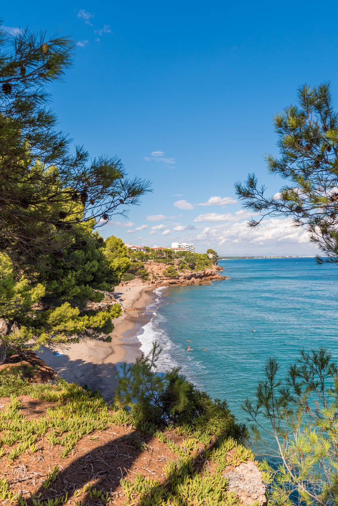 在迈阿密海滩,塔拉戈纳,加泰罗尼亚,西班牙海岸海岸线的视图.