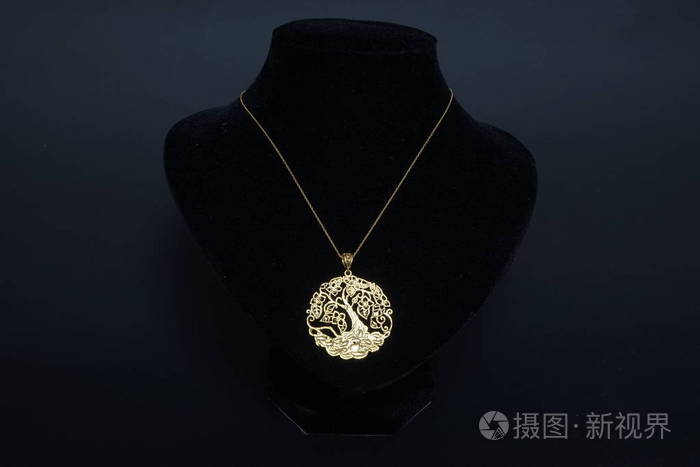 漂亮的古董东方土耳其黄金首饰女性链挂件手工制作的黑色背景